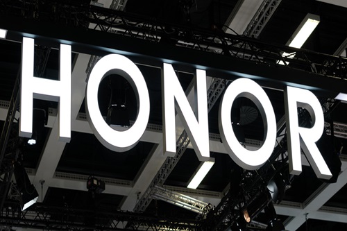 HONOR стал лидером на китайском рынке смартфонов по итогам 1 кв. 2024 года