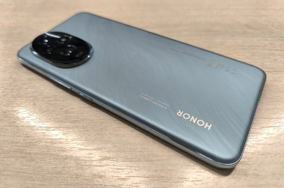 HONOR 200: отличия от более дорогой версии HONOR 200 Pro