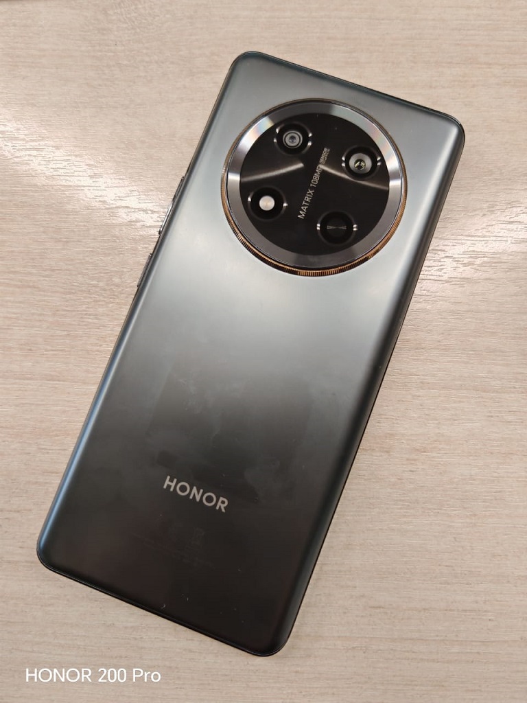 HONOR X9c – «неубиваемый» смартфон с батареей на 6600 mAh