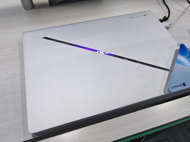Asus ROG Zephyrus G16 (2025) - ультрасовременный игровой ноутбук с легким и тонким корпусом