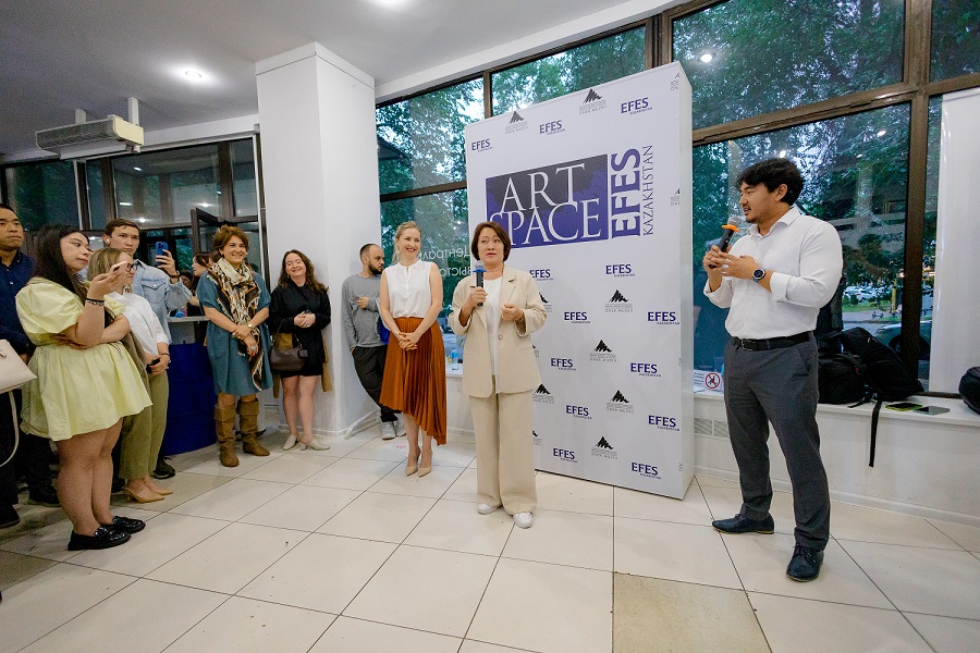 EFES Art Space представляет итоги годового эксперимента в инклюзивном искусстве – экспозицию «Точка и линия»