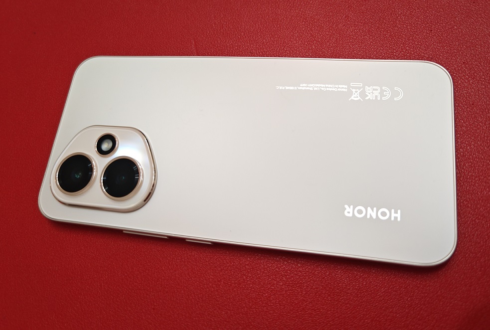 Обзор HONOR 400: встроенный AI-сервис превращающий фото в видео