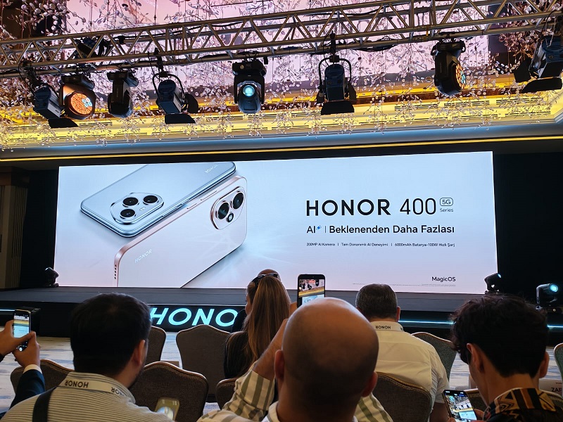 HONOR 400 был показан в Стамбуле на глобальной презентации бренда HONOR
