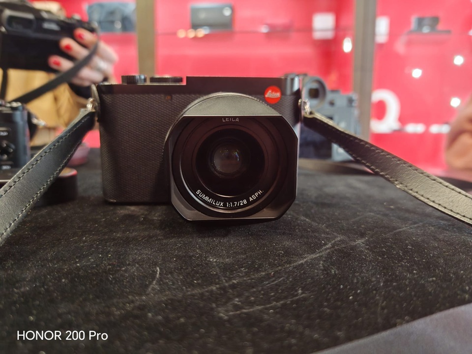 Открылся первый салон Leica в Алматы