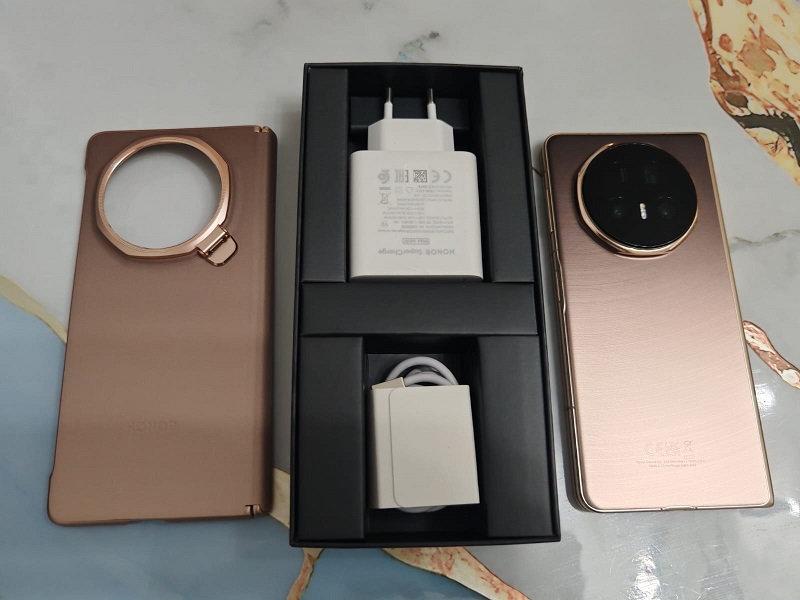 Magic V5 – тонкая, легкая и яркая «раскладушка» от HONOR