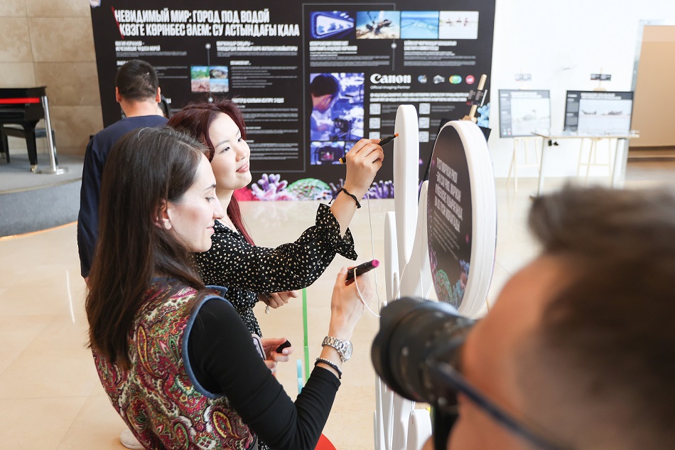 В Алматы открылась фотовыставка о кораллах и редких животных