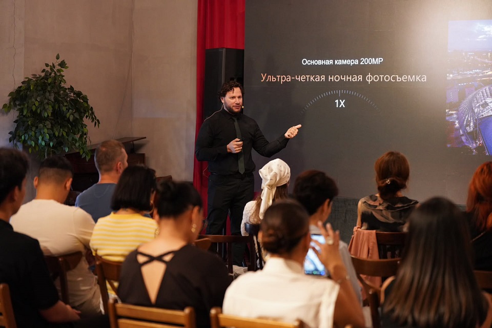 Внедрение ИИ вывело HONOR в топ быстрорастущих брендов смартфонов в мире