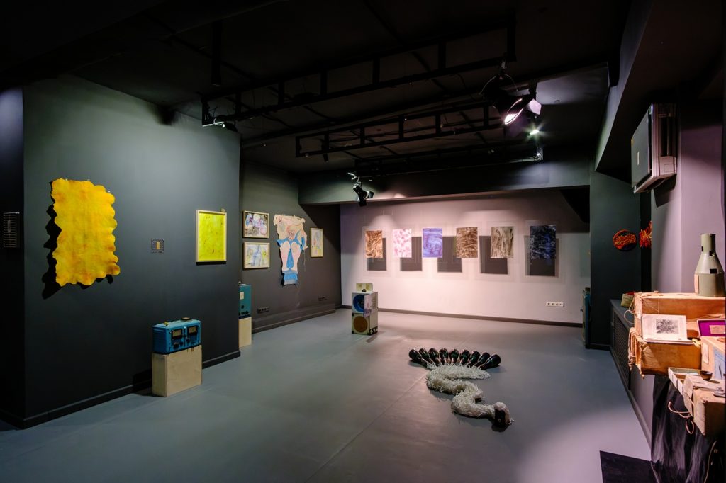 Efes Art Space представляет выставку «Послания третьего сектора» в социальном театре Adamdart