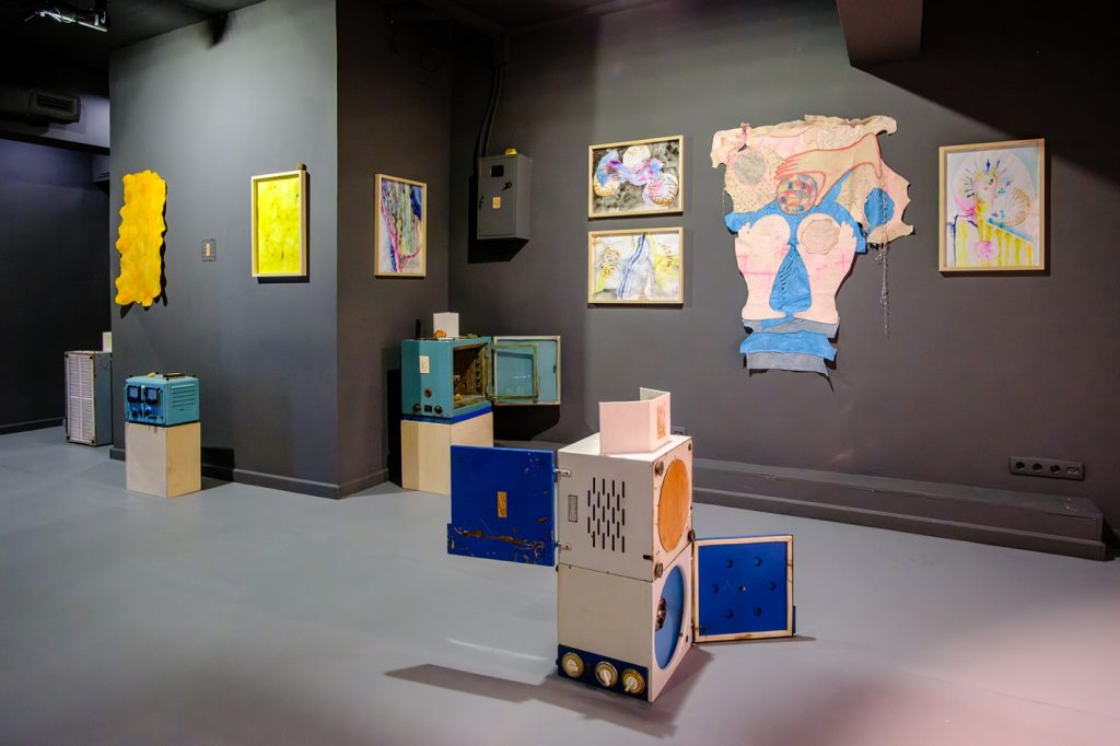 Efes Art Space представляет выставку «Послания третьего сектора» в социальном театре Adamdart