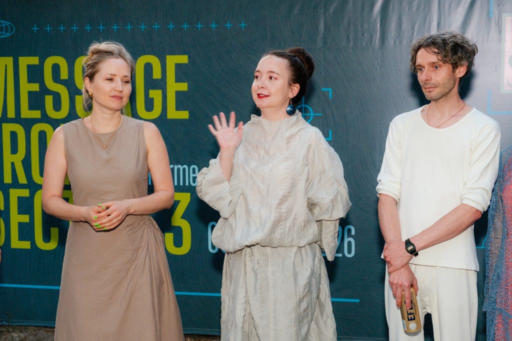 Efes Art Space представляет выставку «Послания третьего сектора» в социальном театре Adamdart